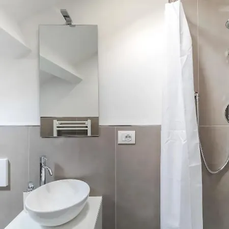 Sammartini Nice Attic Apartment *