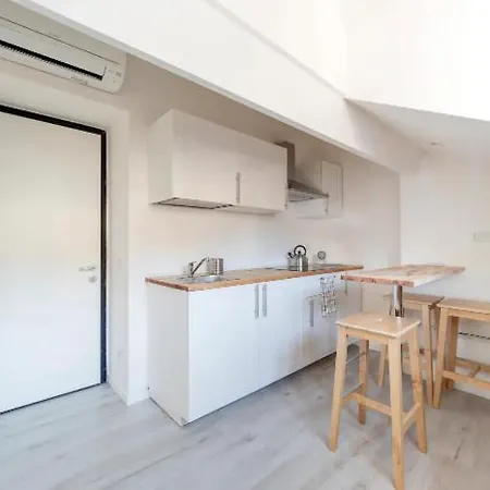Sammartini Nice Attic Apartment