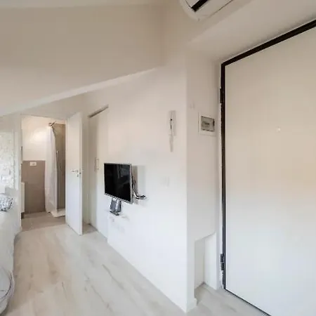 Apartment Sammartini Nice Attic Milan
